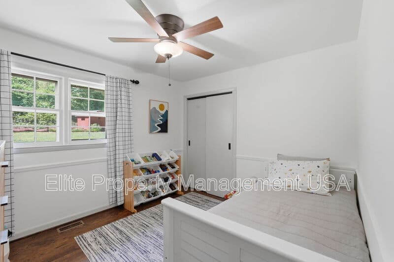 Gainesville House: 1338 Northwood Cir NE