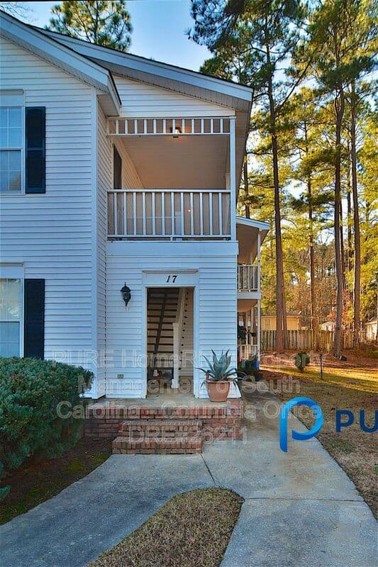 Columbia House: 17A Battery Walk Ct