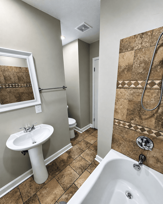 Fayetteville House: 610 Woodburn Drive