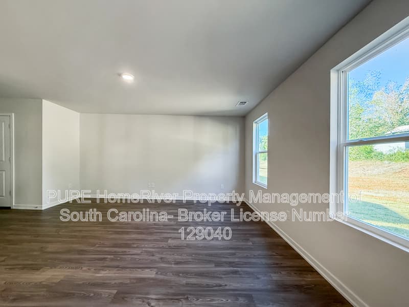 Spartanburg House: 491 Sundown Dr