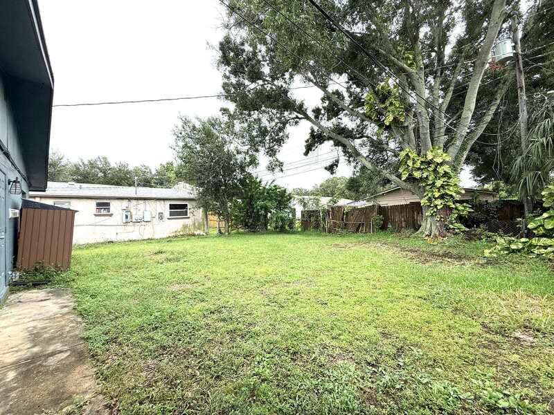 Largo Condo: 3716 137th Avenue North - B