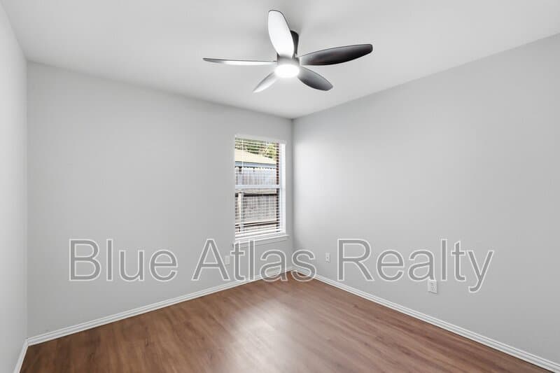 Little Elm House: 1012 Waterview Drive