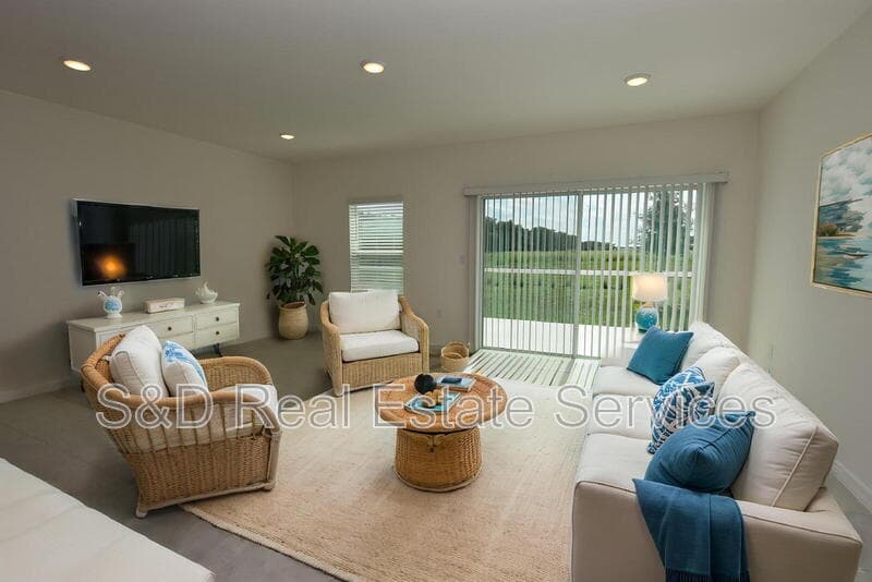 Lakeland House: 3913 Academia Ave.