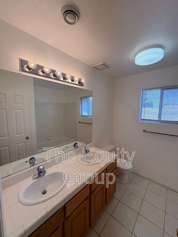 Visalia House: 5730 West Monte Verde Ct
