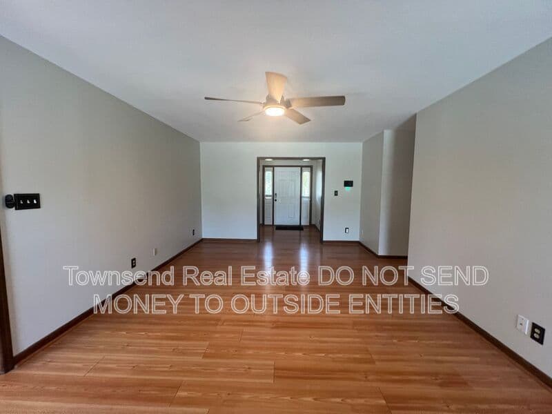 Fayetteville House: 6149 Lakeway Dr.