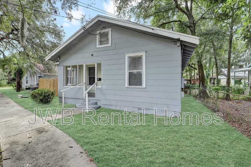 Jacksonville House: 3810 Brick Rd