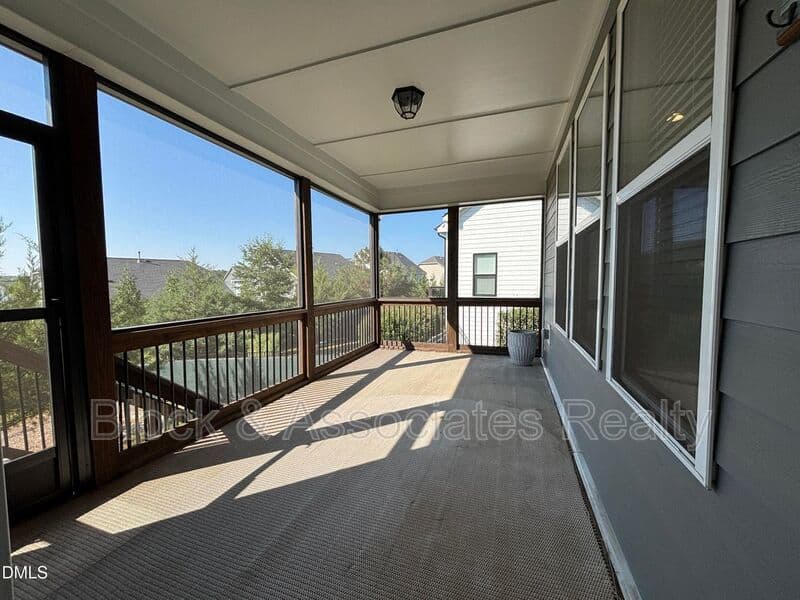 Wake Forest House: 2020 Edens Ridge