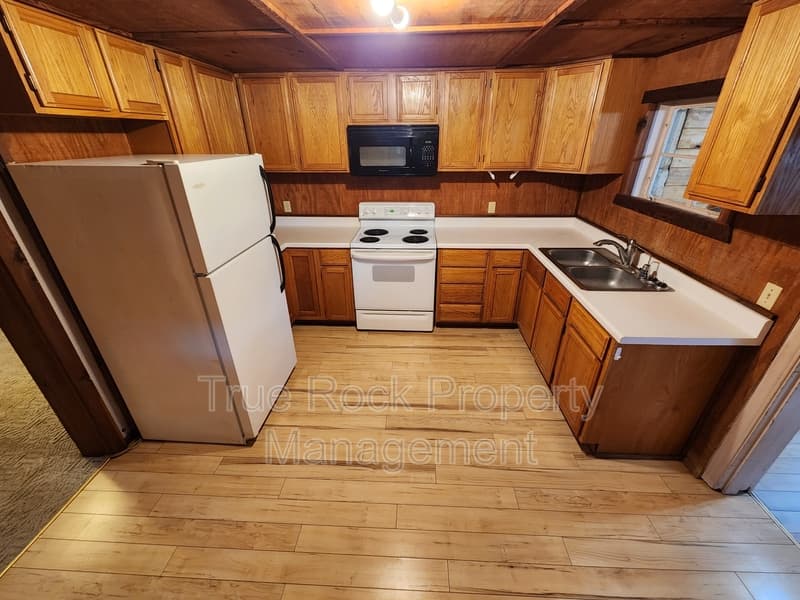 Roff House: 18745 CR 3460 (Roff)