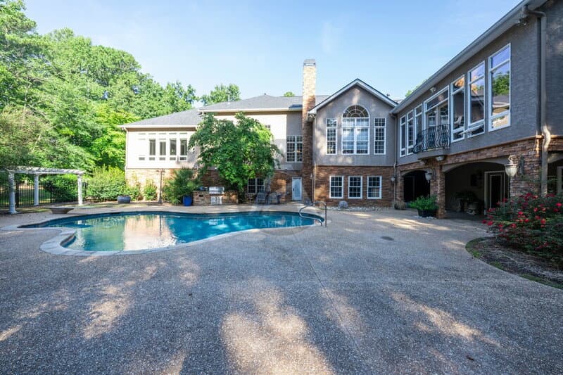 Kennesaw House: 5211 Hadaway Rd NW
