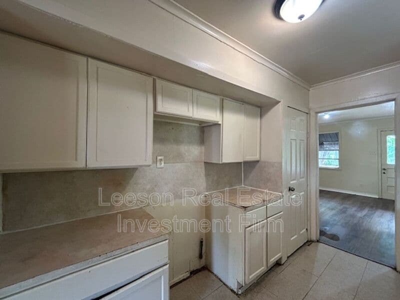 SHREVEPORT House: 2551 Claiborne Ave.