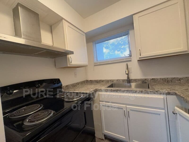 Ocala House: 627 NE 28th Avenue