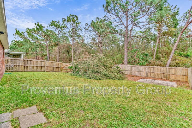 Navarre House: 2058 Catline Circle