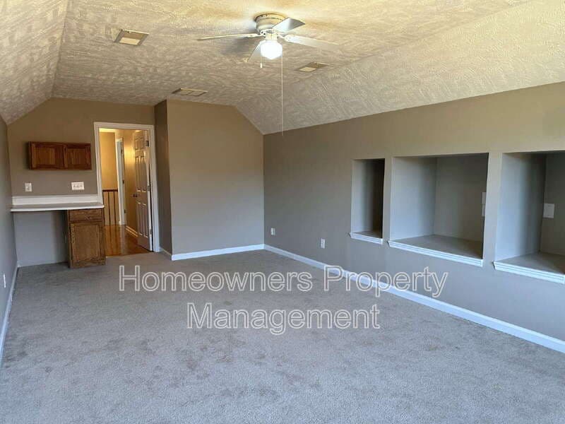 Fayetteville House: 6521 Ryefield Dr