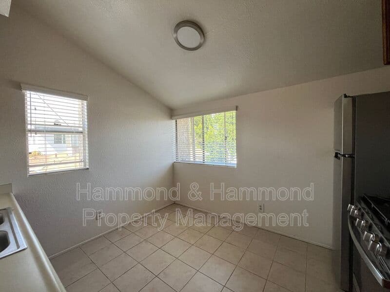 North Hollywood Condo: 5723 Willowcrest Ave.