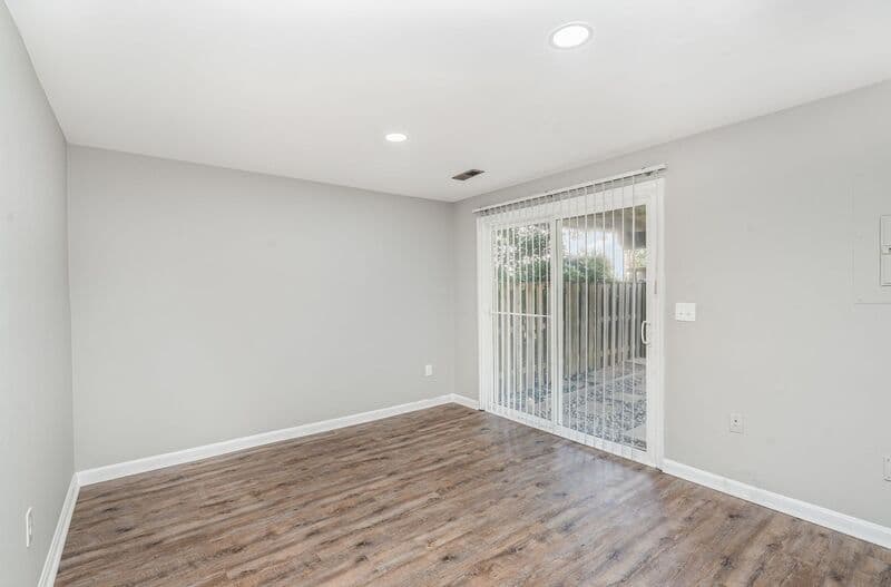 Fredericksburg House: 10701 Houck Dr