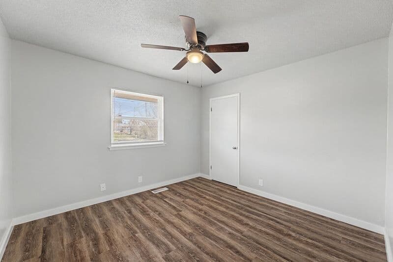 Rogers Condo: 1305 W New Hope Rd