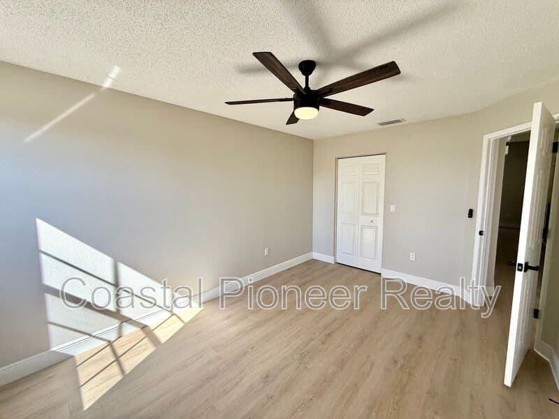 Tampa House: 8731 Huntfield St