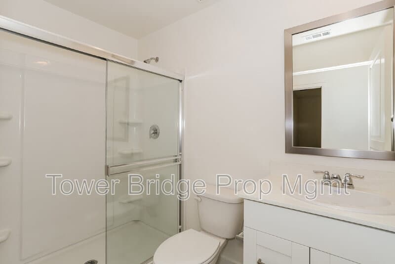 Roseville House: 2033 Blue Star Drive