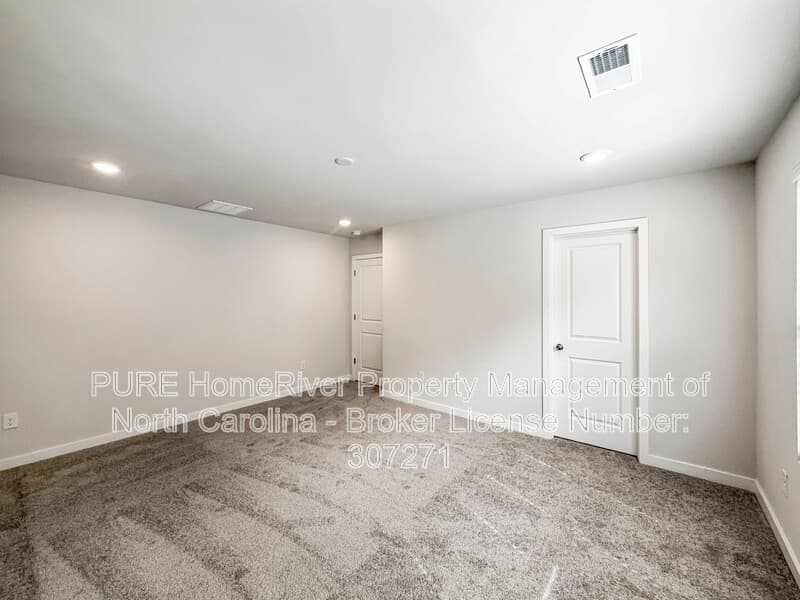 Hickory House: 2944 31st St Ln NE