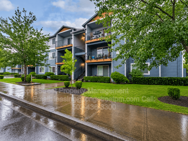 Portland Apartment: 8310 SE Rhine St