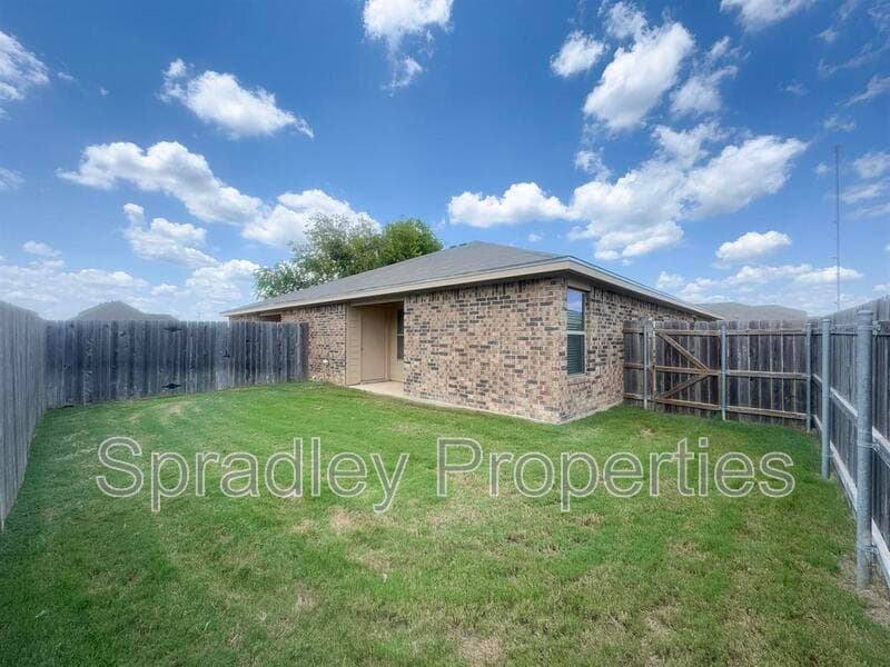 Belton Townhome: 1011 Laila Ln