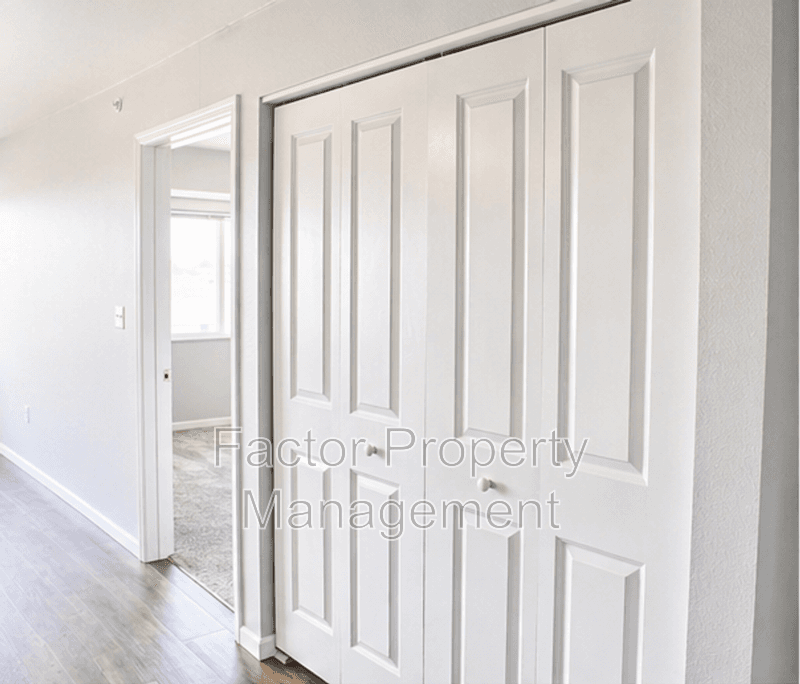 Belle Plaine Condo: 561 Elk Street South