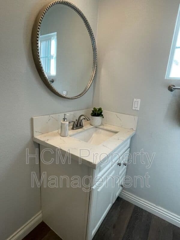 Irvine House: 3651 Claremont St
