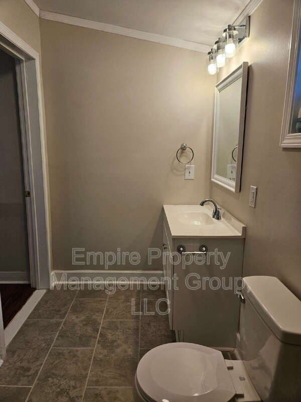 Columbia House: 2728 Kingswood Dr