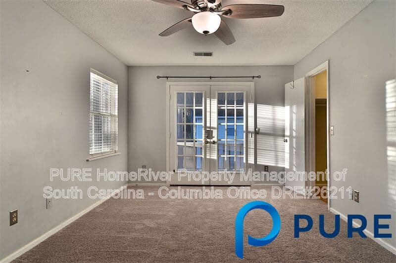 Columbia House: 17A Battery Walk Ct
