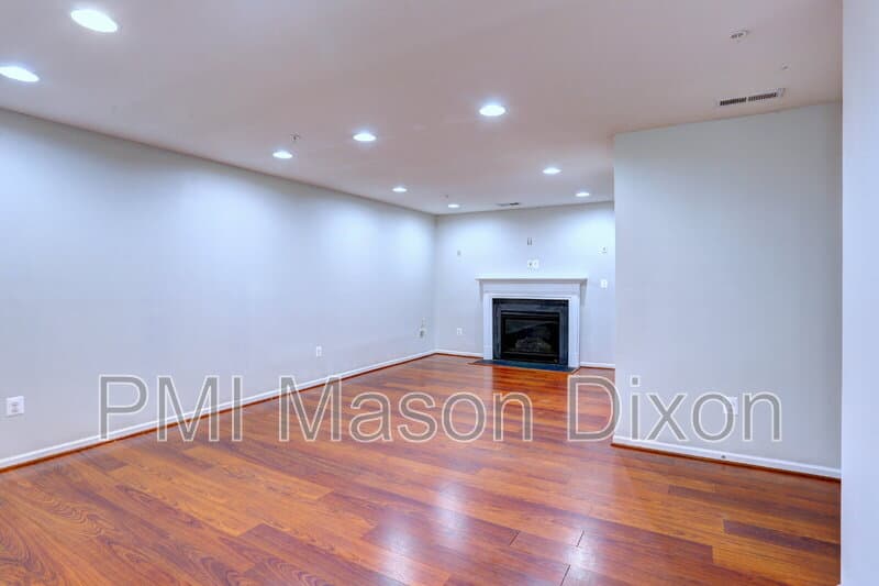 Baltimore House: 8434 Stansbury Lake Drive