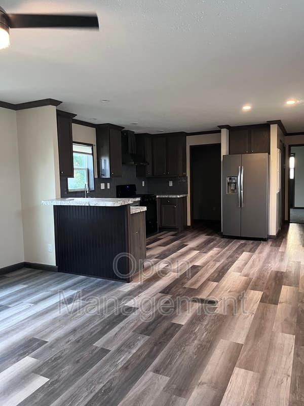 Huxley House: 511 East 1st Street