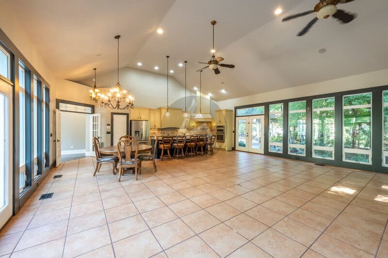 Kennesaw House: 5211 Hadaway Rd NW