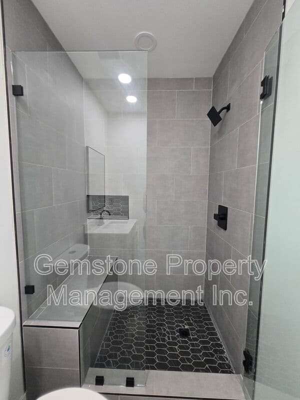 San Diego House: 5387 Brockbank Pl