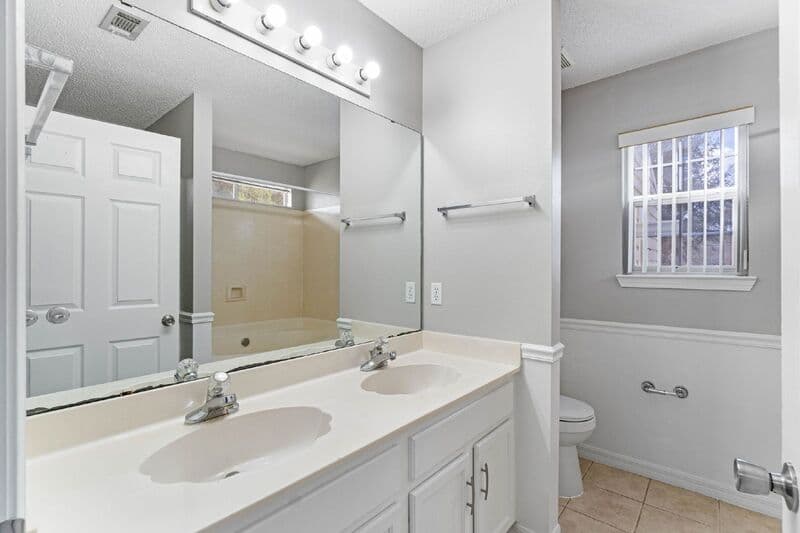 Crestview House: 3014 La Salle Court