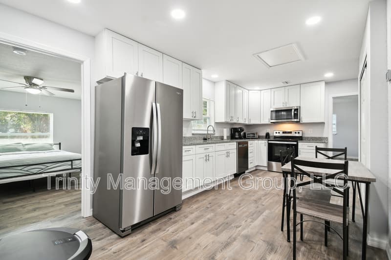 Dunedin House: 1051 Dogwood Drive - Room 1