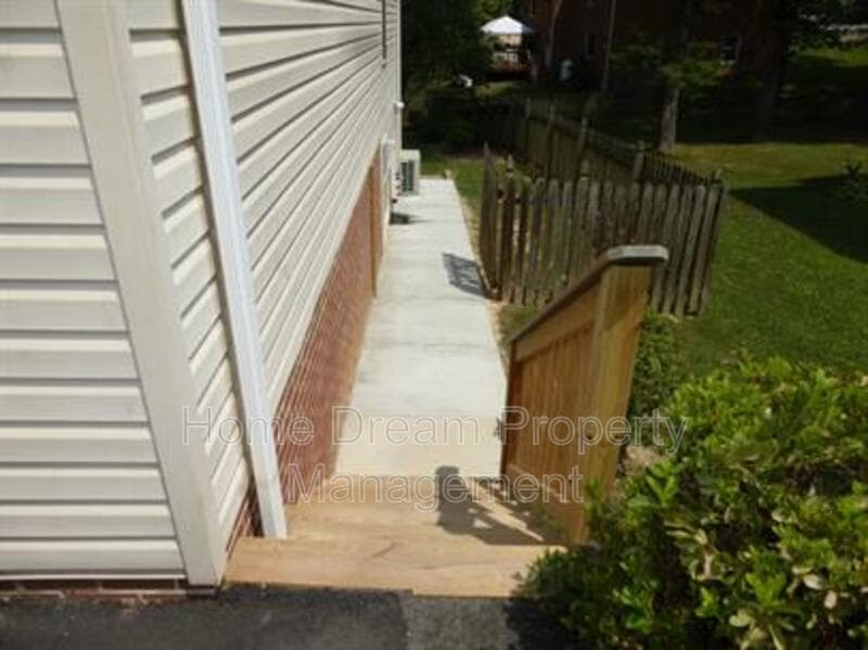 Fredericksburg House: 11603 Silverleaf Ln