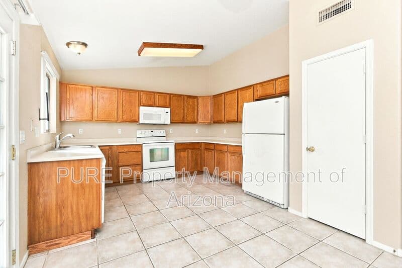 Gilbert House: 507 W Horseshoe Ave