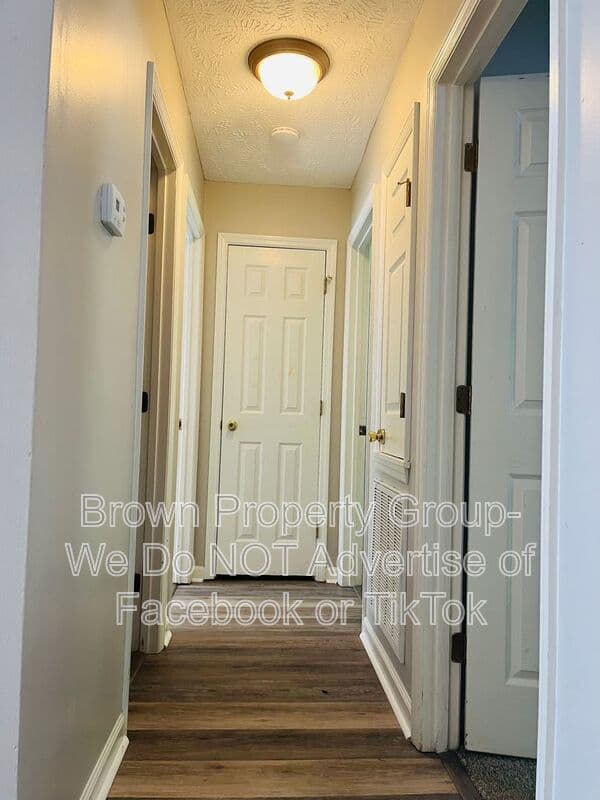 Fayetteville House: 6313 Applewhite Rd