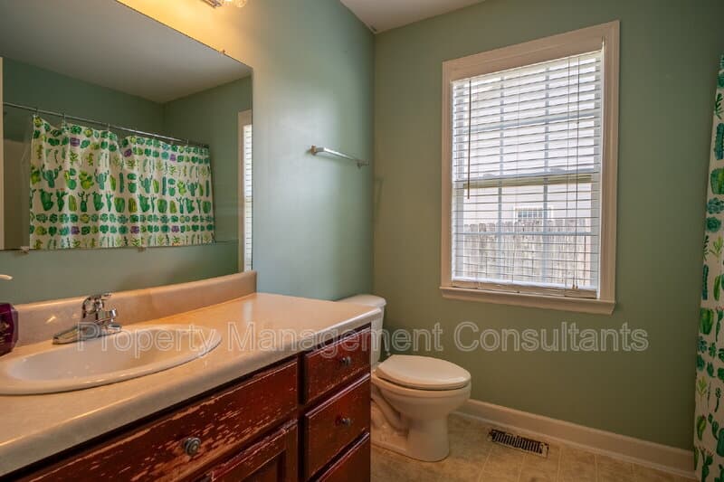 Huntsville House: 1060 Old Monrovia Road Northwest