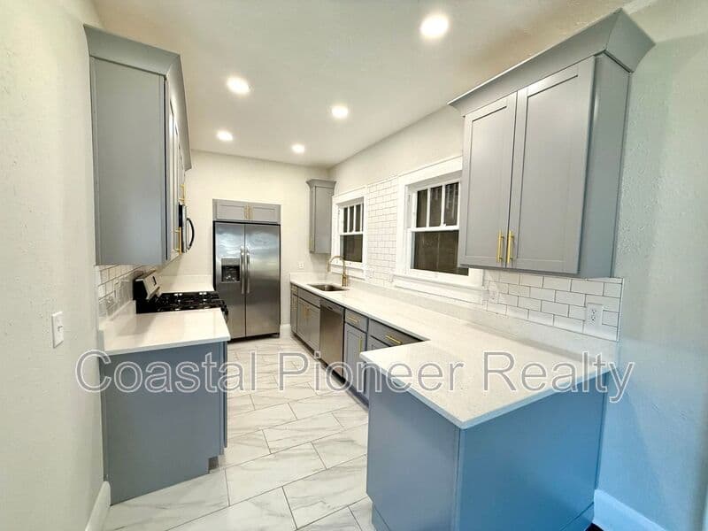 TAMPA Condo: 4015 N Seminole Ave