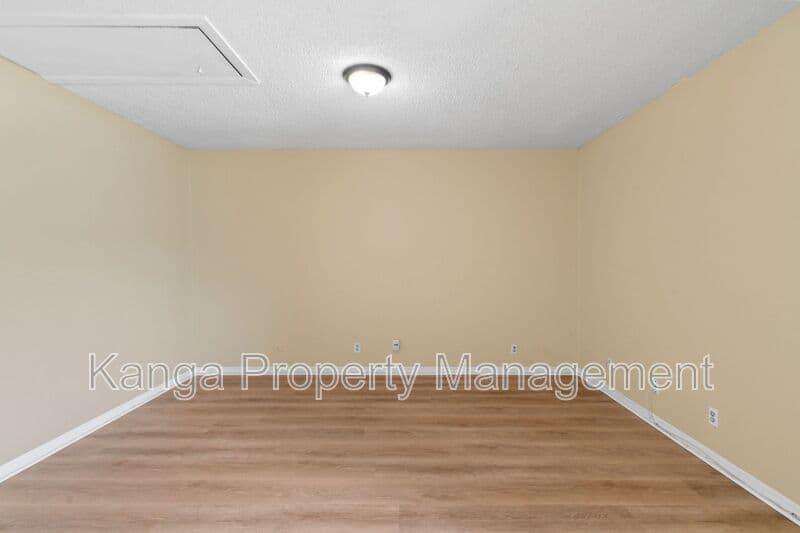 Greenacres House: 6126 Wauconda Way E