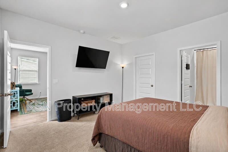 Hinesville House: 89 Hazy Ln