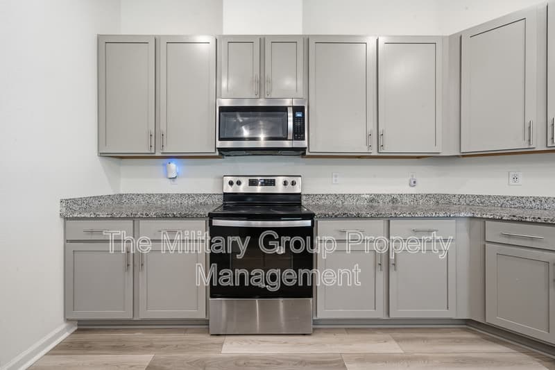 Jacksonville House: 6506 Sandler Lakes Drive