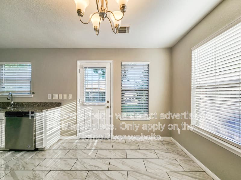 Baytown House: 10606 Gold Finch Rd