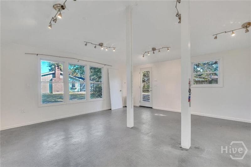 Savannah House: 2337 Shirley Drive