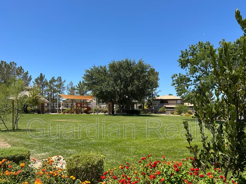 Henderson House: 1888 Woodhaven Dr