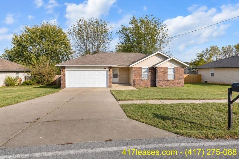 Springfield House: 1849 W Farm Road 102