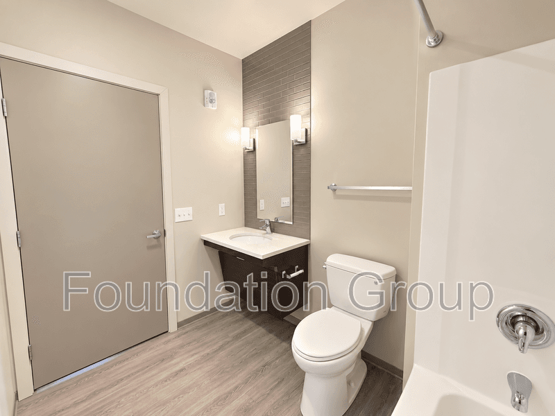 Seattle House: 2400 E Boston St