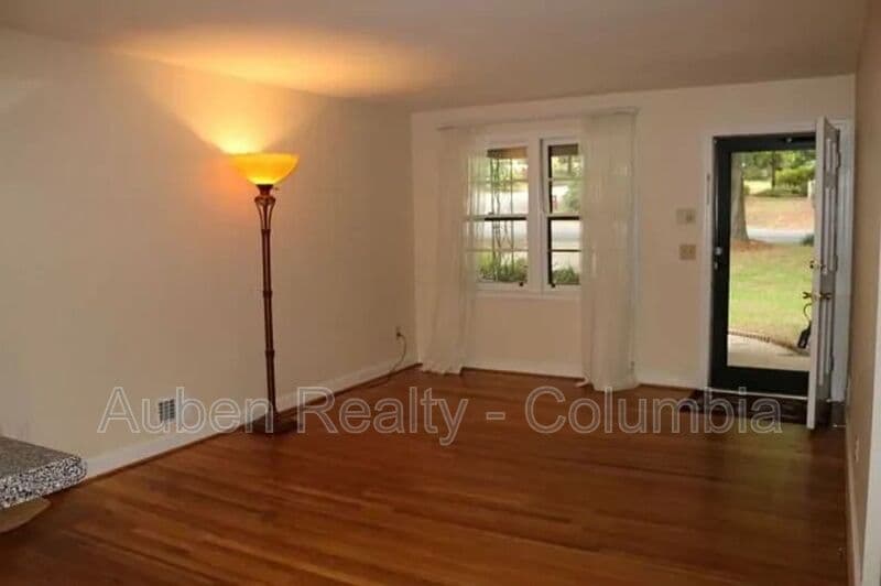 Columbia House: 949 Howard St
