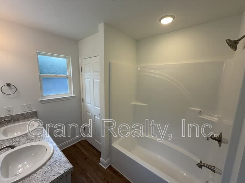 Milton Condo: 5098 Susan Street